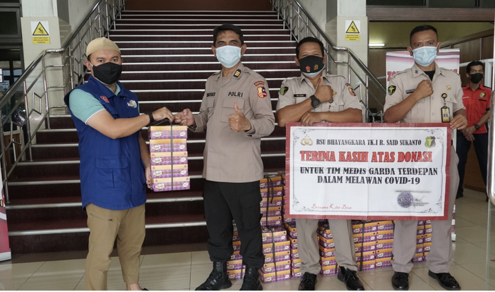 Sejak Awal PPKM Darurat, Sedekah Kreatif Salurkan Ratusan Makanan Sehat Untuk Para Nakes di RS Sekitar Jakarta.